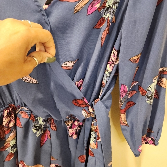 One Clothing Floral Blue Short Romper Size S - Picture 3 of 10